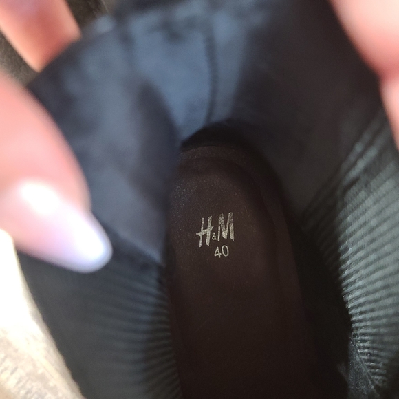 *SOLD* H&M black boots - Picture 2 of 2